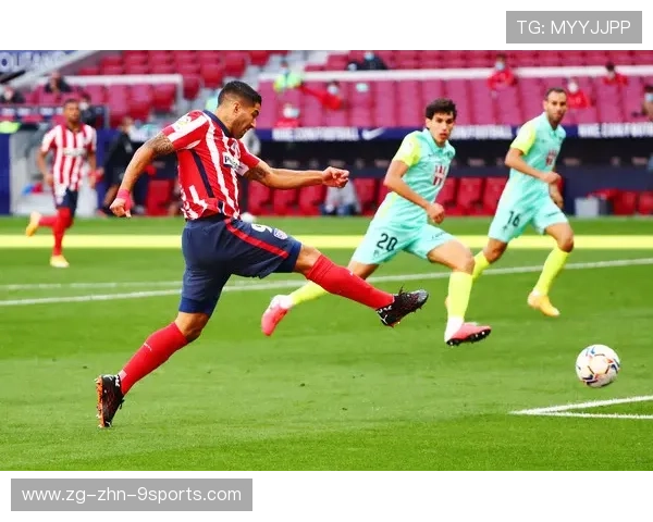 多特罗伊斯插上低射完成本场最流畅一刻：激情与精准的完美结合